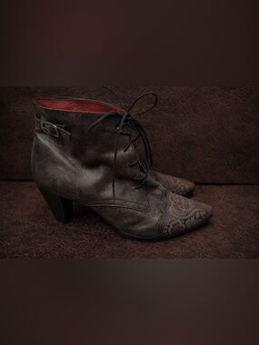 Hispanitas women’s lace up grey boots size 41 EUC